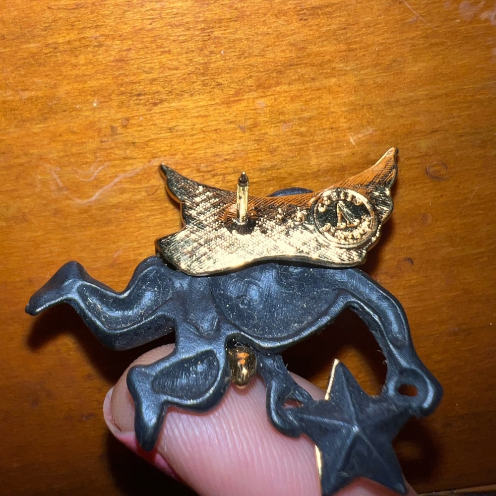 Vintage Coreen Simpson Cherub Angel Pin – Avon Regal Beauty Collection - Picture 4 of 10